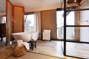 Baignoire et douche séparées, baignoire relaxante profonde