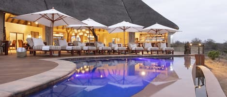 Infinity pool