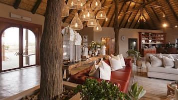 ฝ่ายต้อนรับ