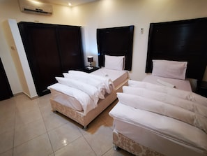 Daunenbettdecken, Verdunkelungsvorhänge, schallisolierte Zimmer