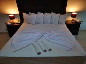 Down duvets, blackout curtains, soundproofing, iron/ironing board - Alfakher Hotel Apartments (Amman)