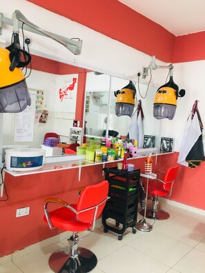 Hair salon - Thesyl Hotel (Sunyani)