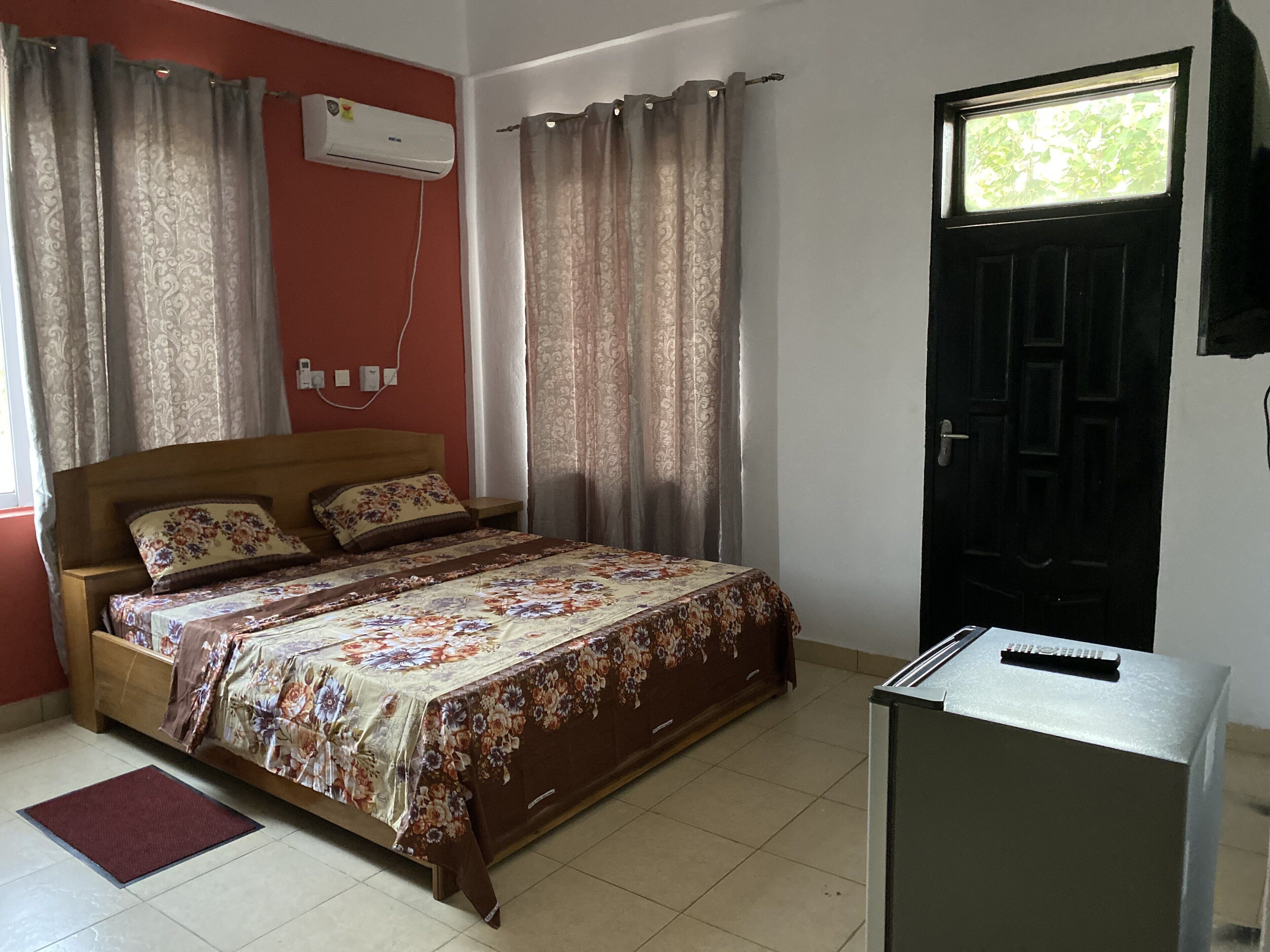 Deluxe Room | Individually furnished, desk, laptop workspace, blackout drapes