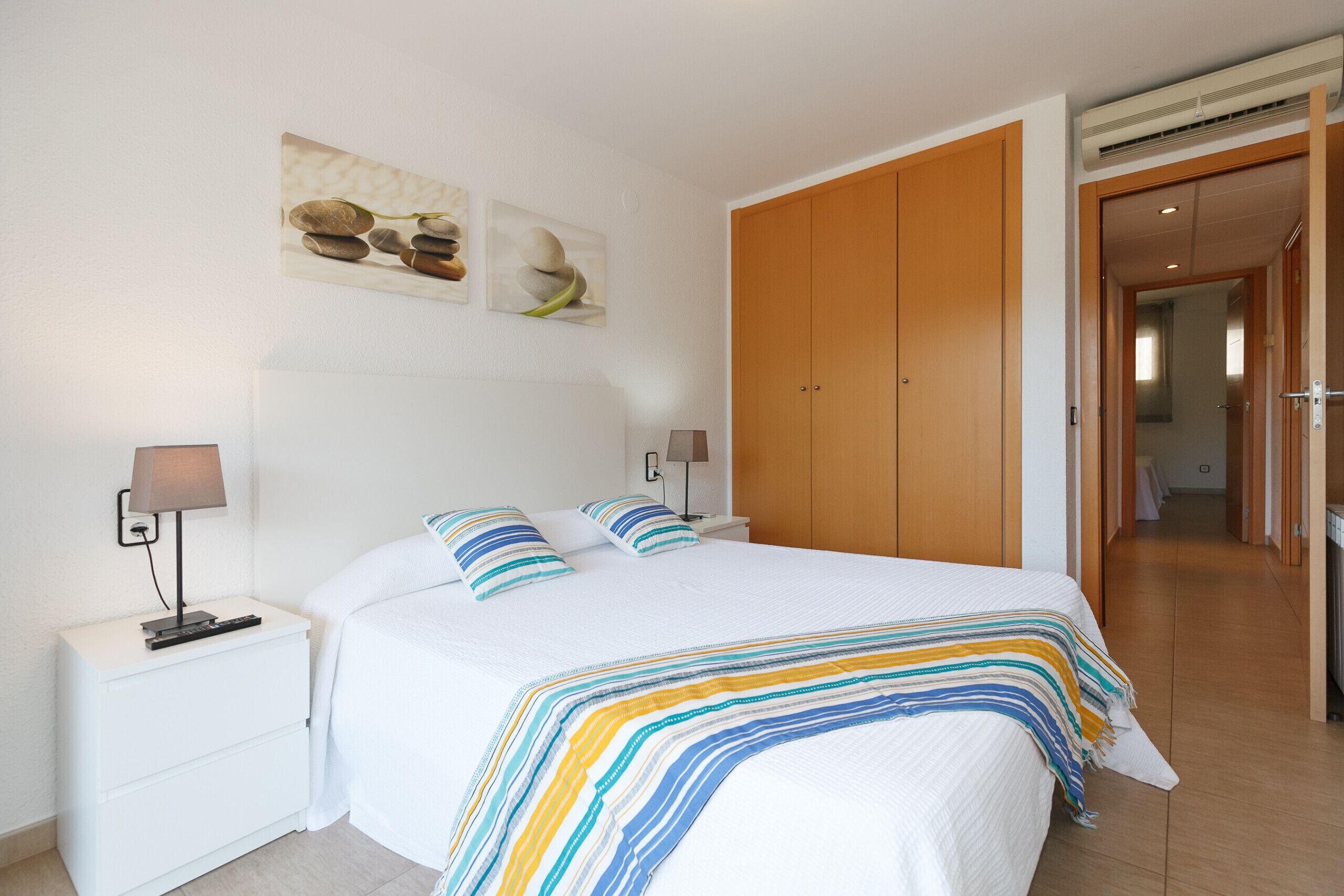 2 dormitorios, tabla de planchar con plancha, wifi gratis y ropa de cama