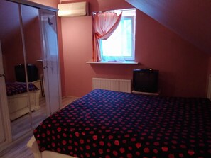 노트북 작업 공간, 암막 커튼, 방음 설비, 다리미/다리미판