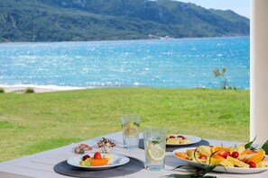 Outdoor dining - Armikes Seaside Suite 1 Afionas (Corfu)