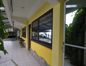 Property grounds - Amazing Sunset Ocean View-DELUXE STUDIO (Puerto Galera)