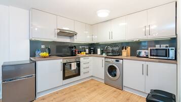 Fridge, microwave, oven, coffee/tea maker