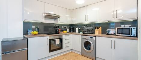 Fridge, microwave, oven, coffee/tea maker