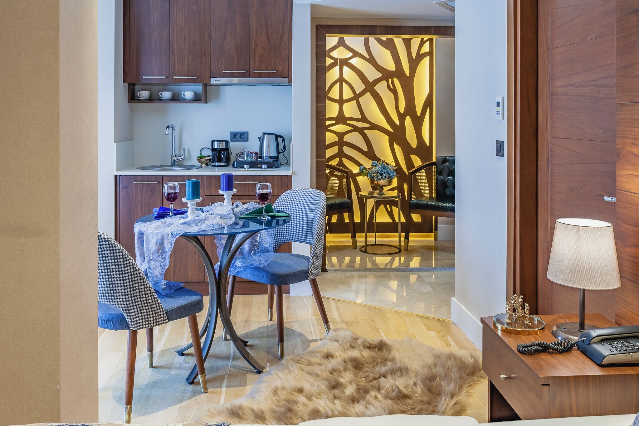 Sábanas de algodón egipcio, ropa de cama de alta calidad y minibar 