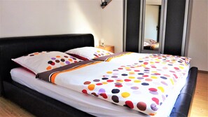 1 Schlafzimmer, Bügeleisen/Bügelbrett, Reisekinderbett, kostenloses WLAN
