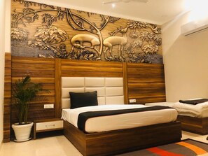 Superior Room | 1 bedroom, desk, blackout drapes, soundproofing
