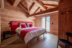 6 habitaciones, tabla de planchar con plancha, cuna de viaje y wifi