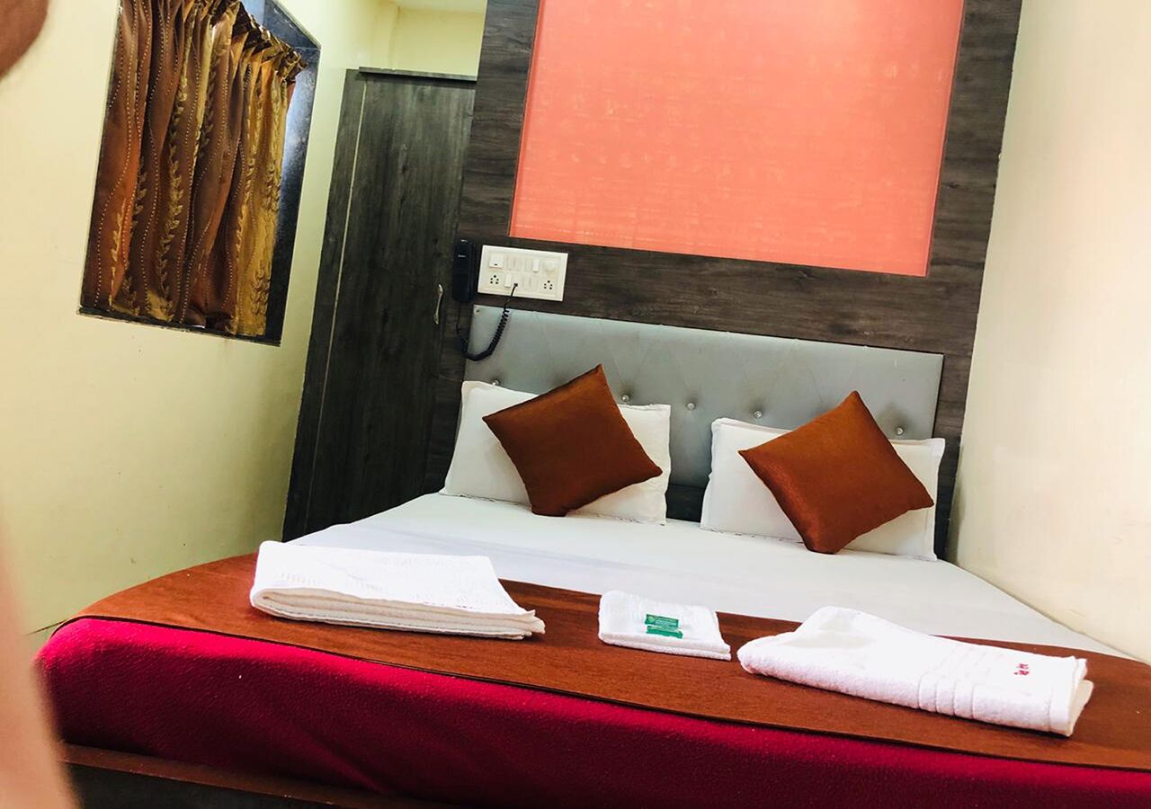 Deluxe Double Room, Shared Bathroom | Desk, free WiFi