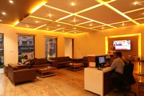 Lobby - Hotel K C Palace (Bhopal)