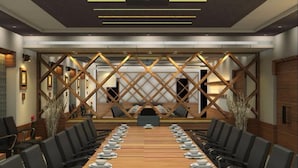 Front of property – evening/night - Hotel K C Palace (Bhopal)