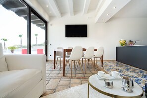 Fernseher, Kamin, Stereoanlage