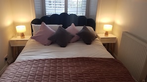 1 bedroom, iron/ironing board, free WiFi, bed sheets - Dalmeny Street Apartment Bright Modern 1 Bed Flat - 10 Mins from City Centre (Edinburgh)