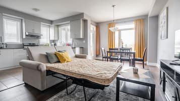 Premier Townhome, 3 Bedrooms, Balcony, Valley View | Living area | 43-inch flat-screen TV with digital channels, TV, Netflix