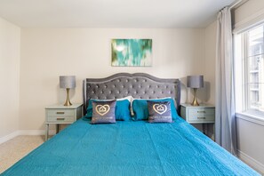 Residenza Romantica, 2 camere da letto, non fumatori, caminetto | Soggiorno | TV a schermo piatto 43 pollici con canali digitali, TV, Netflix