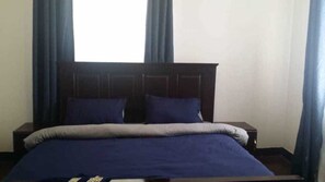 3 quartos, ferros/tábuas de passar roupa, Wi-Fi, roupa de cama