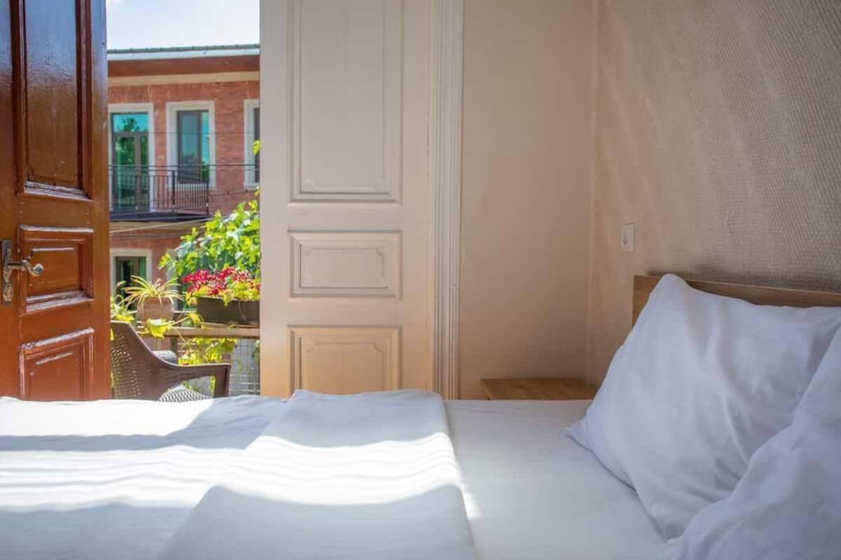 Double Room, Garden View | Soundproofing, iron/ironing board (on request), WiFi (free)