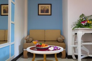 Family Suite Room | Escritorio y camas supletorias