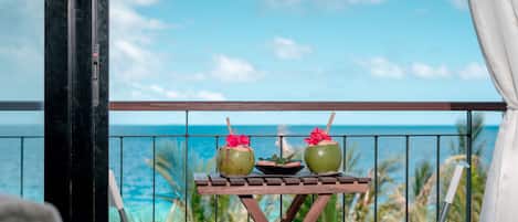 Caja de seguridad en la habitación y escritorio