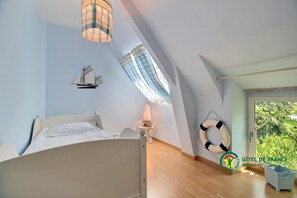 4 bedrooms, iron/ironing board, travel cot, free WiFi