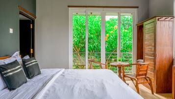 Deluxe Room, 1 King Bed, Garden View | Memory foam beds, iron/ironing board, free WiFi, bed sheets