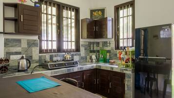 Studio Superior, 1 giường cỡ king, quang cảnh vườn | Bếp riêng | Tủ lạnh, lò vi sóng