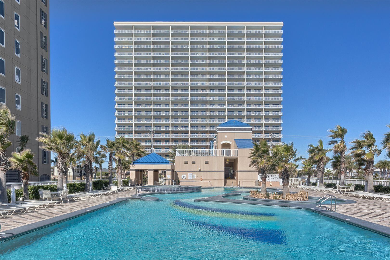 Crystal Tower 706. Fantastic view from this crystal tower unit! Free Wifi!
