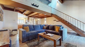 Living area - Snowflower 3 Remodeled and Modern, Private Washer Dryer with Fireplace by RedAwning (Mammoth Lakes)