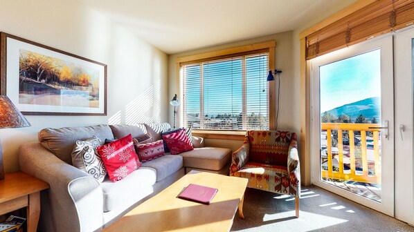 Condo, 2 Bedrooms | Living room