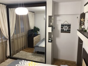 1 soverom, skrivebord, strykejern/-brett og wi-fi (inkludert)