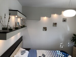 1 habitación, escritorio, tabla de planchar con plancha y wifi gratis 