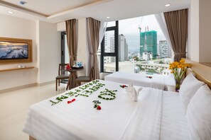 Minibar, in-room safe, desk, laptop workspace - XO Hotel & Apartments (Nha Trang)