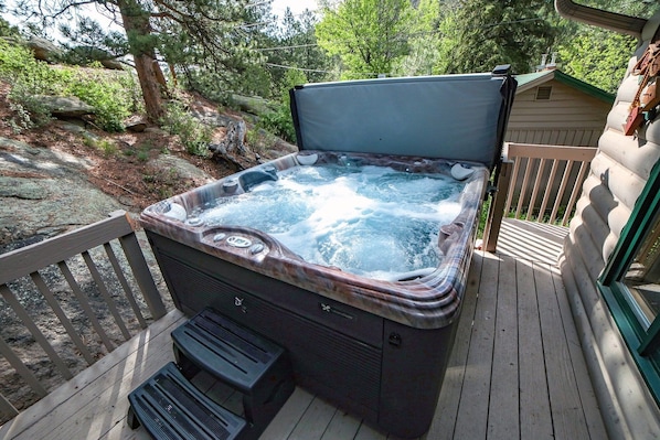 Terrace/patio - Free Standing Cabin Nestled in Rocks with Outdoor Hot Tub (Estes Park)