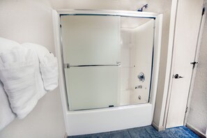 Combined shower/tub, hair dryer, towels - Attached cabin with King bed, Fireplace and Personal Hot Tub (Estes Park)