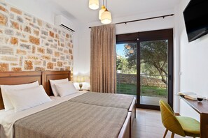 4 bedrooms, hypo-allergenic bedding, in-room safe, iron/ironing board