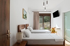 4 bedrooms, hypo-allergenic bedding, in-room safe, iron/ironing board