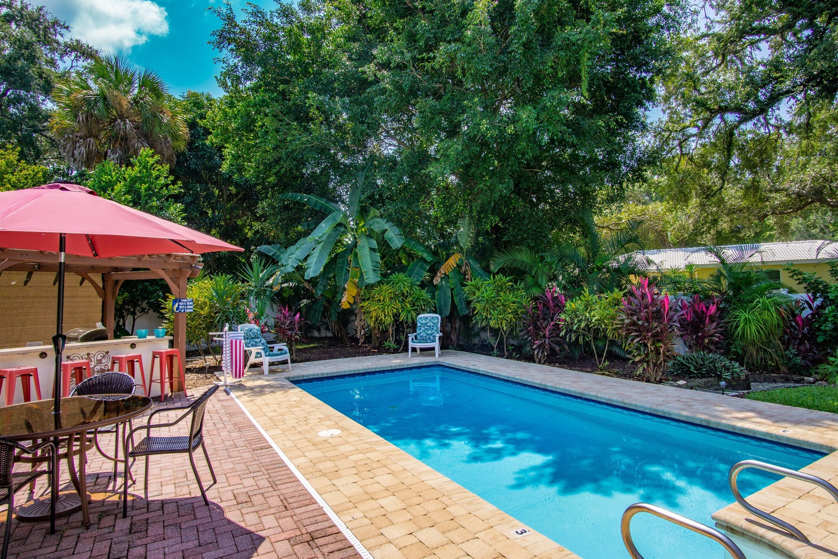 Heated Pool, Pets Welcome, Near Indian Rocks!