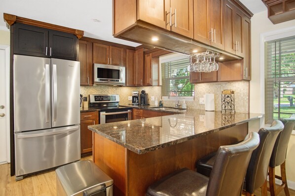 Fridge, microwave, oven, stovetop - Heated Pool, Pets Welcome, Near Indian Rocks! (Largo)