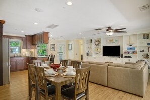 Dining - Heated Pool, Pets Welcome, Near Indian Rocks! (Largo)