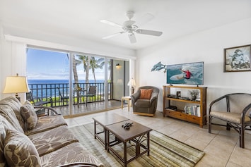 Image of Kona Isle E-24 DIRECT OCEANFRONT CORNER UNIT! 2nd Floor,Sleeps 4, Spectacular