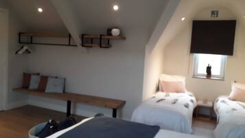 3 bedrooms, desk, iron/ironing board, free WiFi