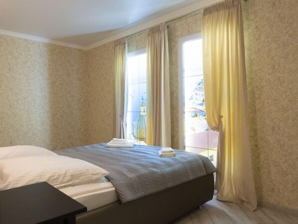 Luxury Room | In-room safe, soundproofing, iron/ironing board, free WiFi