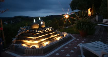 Südhanglage mit Panoramablick u.Wellness-Oase im Haus
