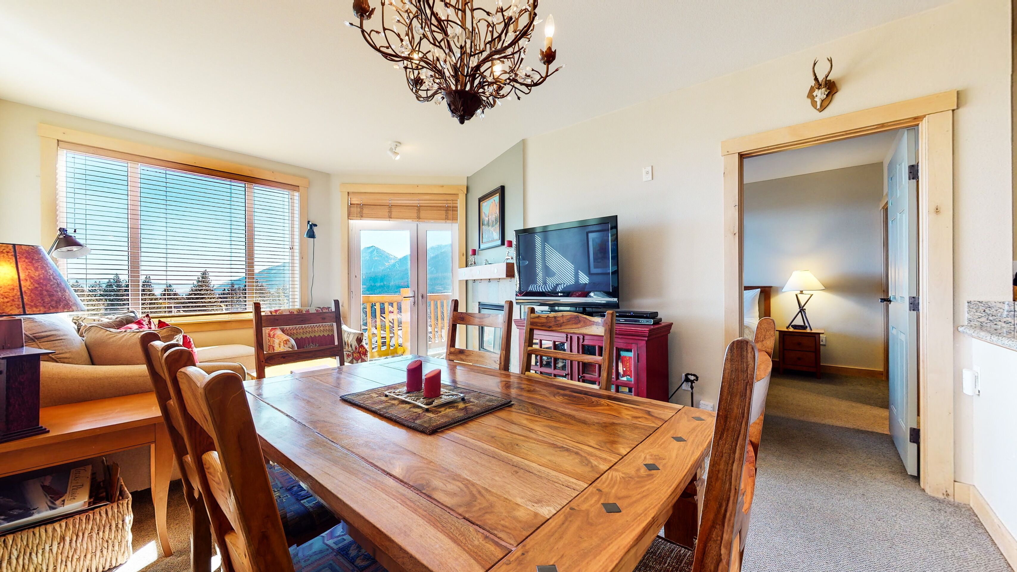 Smart TV, fireplace, DVD player