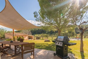 Outdoor dining - Villa with detached house, air conditioning, wifi, garden, private swimming pool (Alaro)